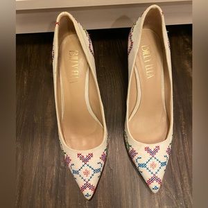 Billy Ella from Anthropologie size 8 white embroidered pumps